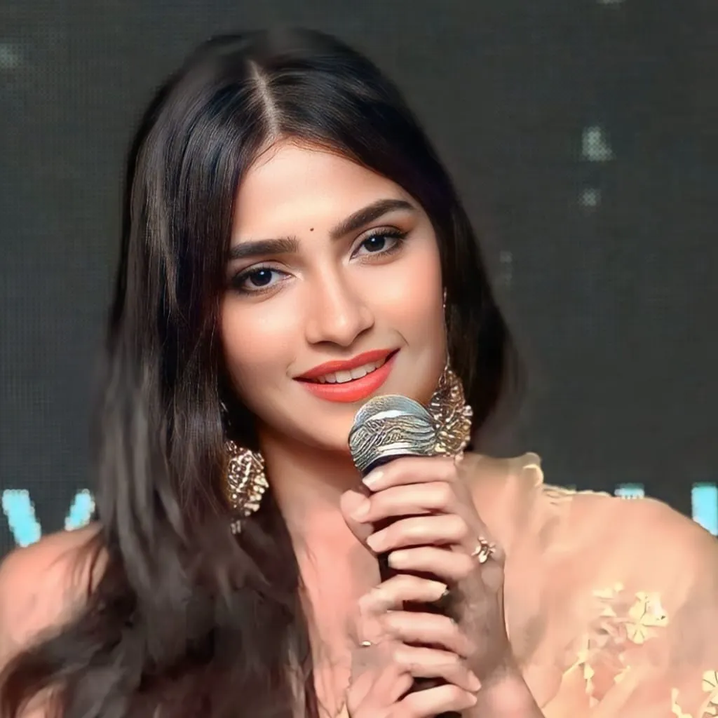 रुक्मिणी वसंथ (Actress) का जीवन परिचय | Rukmini Vasanth Biography In Hindi