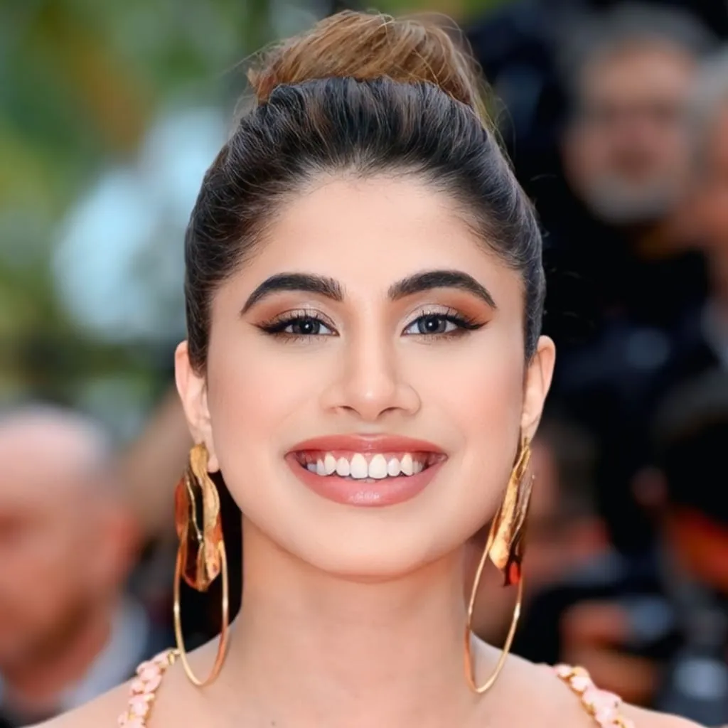 मालविका सितलानी (YouTuber) का जीवन परिचय | Malvika Sitlani Biography In Hindi