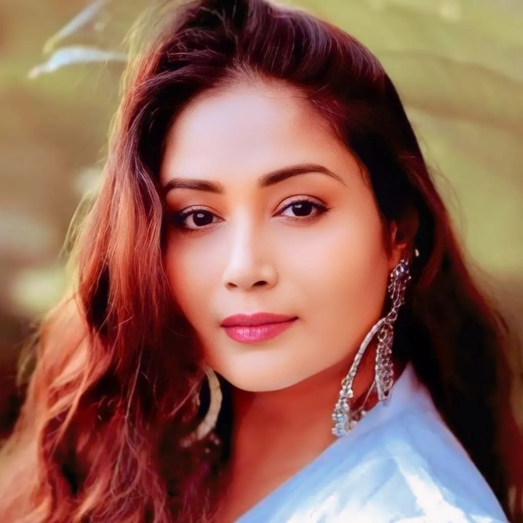 मून बनर्जी (Actress) का जीवन परिचय | Moon Banerjee Biography In Hindi